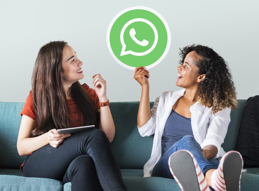 Por qué WhatsApp no es un CRM (y cómo convertirlo en tu mejor aliado de ventas)